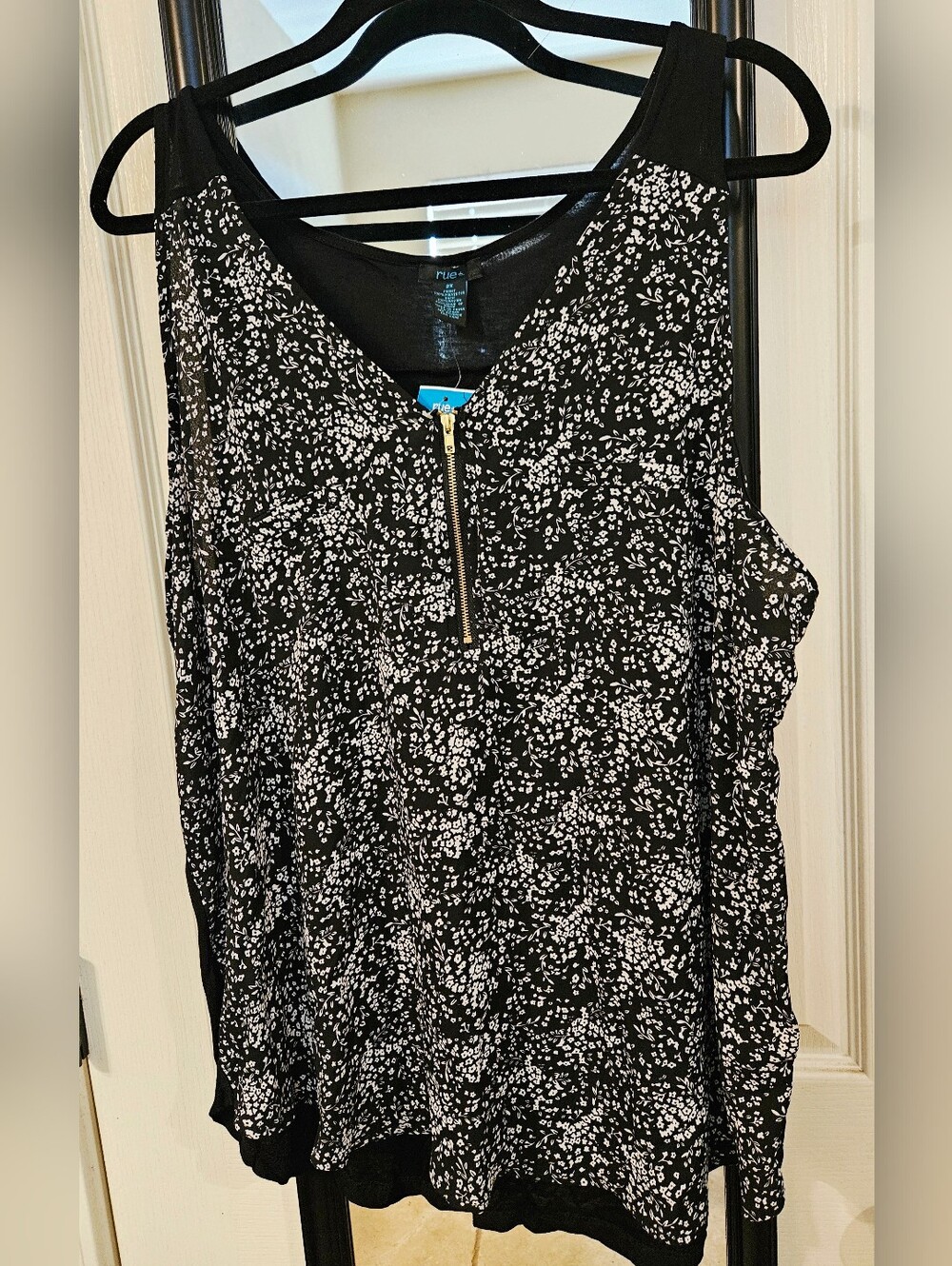 Plus Black Floral Print Zip Front Tank Top